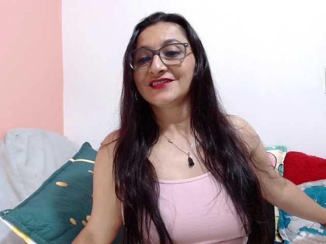 KarinaSuarez1 live webcam show