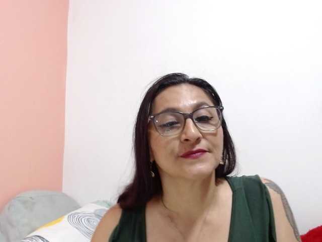 KarinaSuarez1 live cam preview