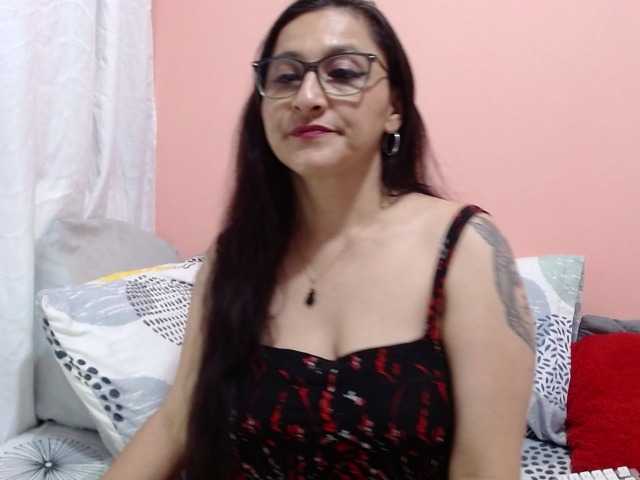 KarinaSuarez1 live cam on BongaCams