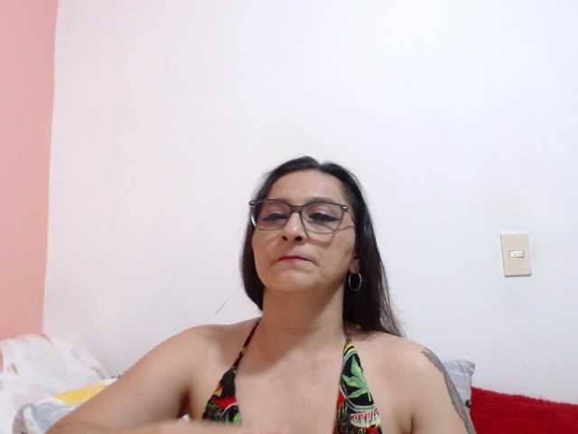KarinaSuarez1 live cam on BongaCams