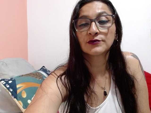 KarinaSuarez1 live cam on BongaCams