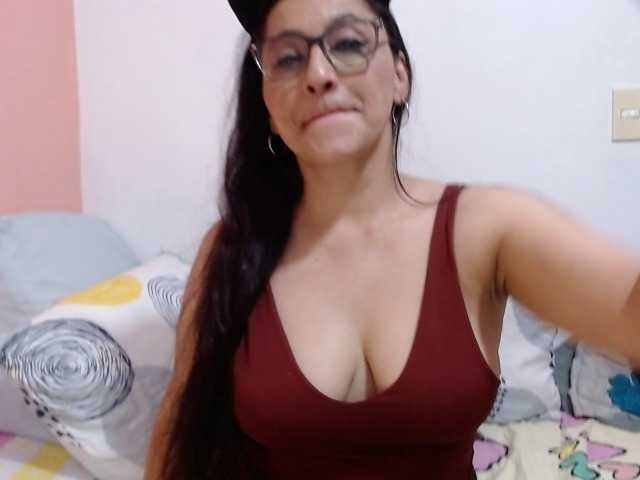 KarinaSuarez1 live cam on BongaCams