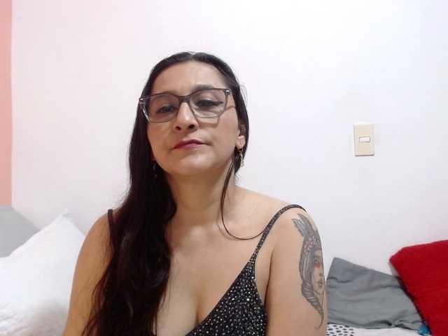 KarinaSuarez1 live cam on BongaCams