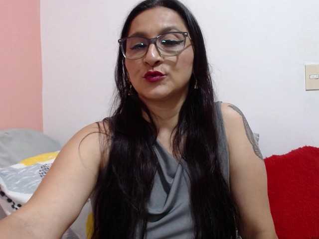 KarinaSuarez1 live cam on BongaCams