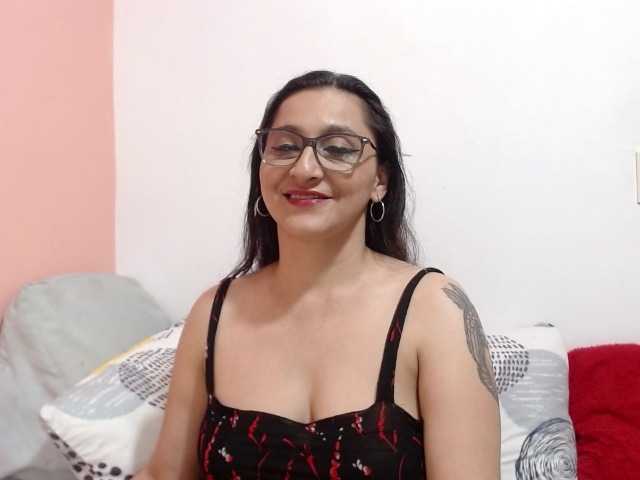KarinaSuarez1, en vivo ahora en BongaCams