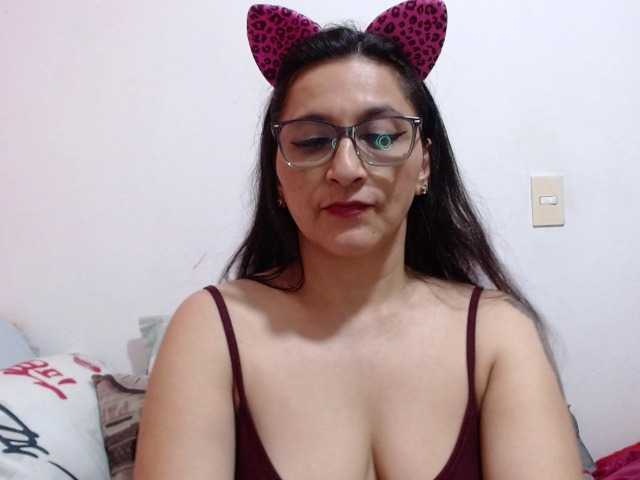 KarinaSuarez1 live cam on BongaCams