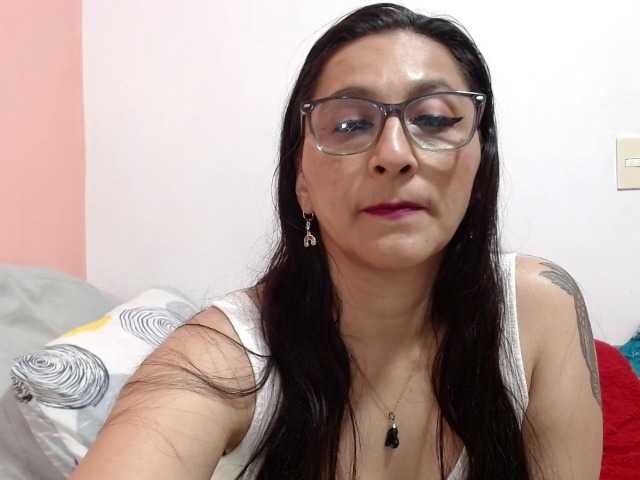 KarinaSuarez1 live cam on BongaCams