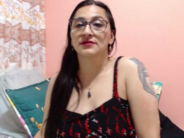 KarinaSuarez1 live cam on BongaCams