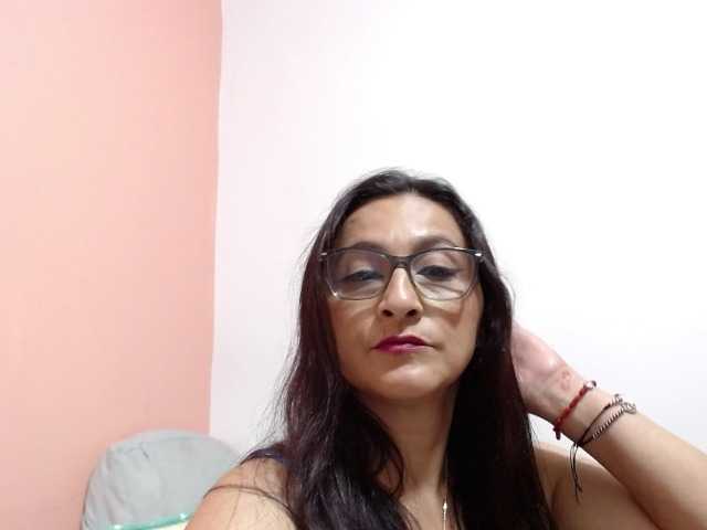KarinaSuarez1 live cam