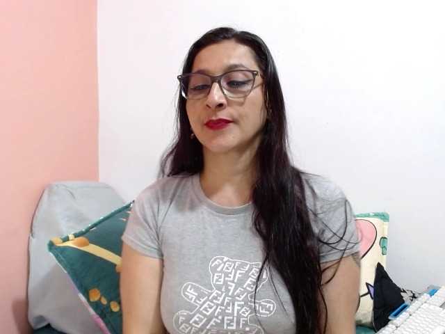 KarinaSuarez1's BongaCams show and profile