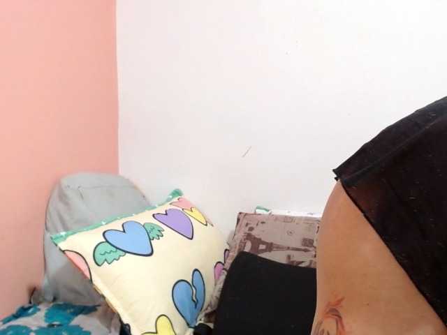 KarinaSuarez1 live cam on BongaCams