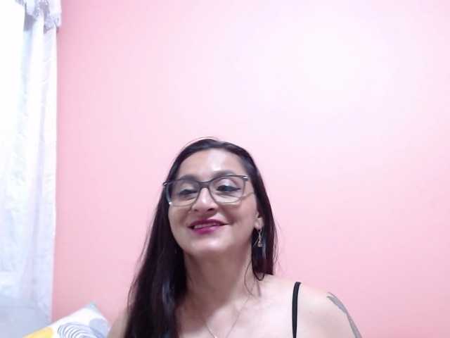KarinaSuarez1 live cam on BongaCams