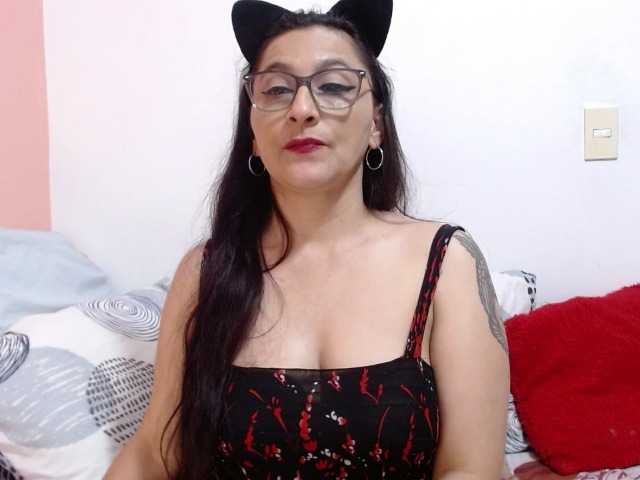 KarinaSuarez1 live cam on BongaCams