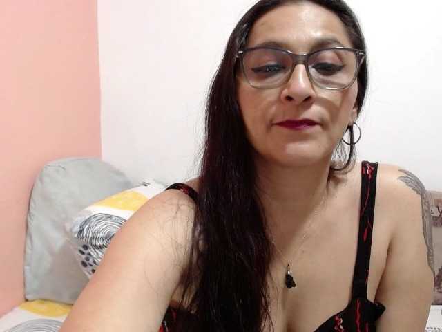 KarinaSuarez1 live cam on BongaCams