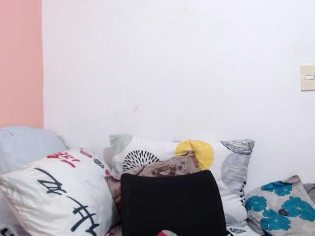 KarinaSuarez1 live cam on BongaCams