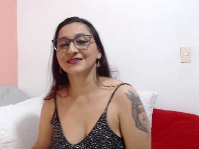 KarinaSuarez1 live cam preview