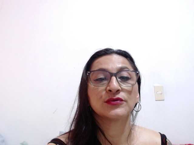 KarinaSuarez1 live cam on BongaCams