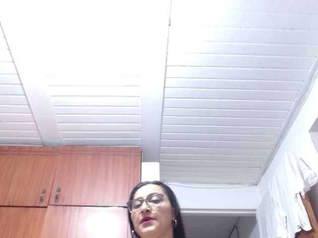 KarinaSuarez1 live cam on BongaCams