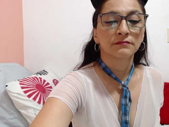 KarinaSuarez1 live cam on BongaCams