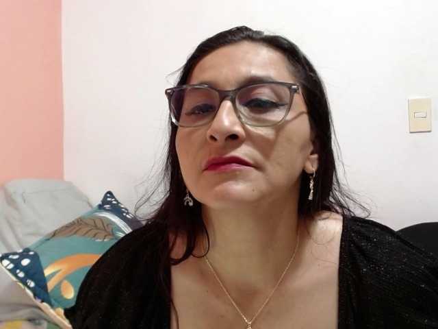 KarinaSuarez1 live cam on BongaCams