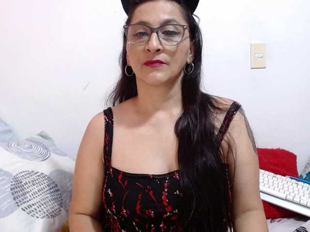 KarinaSuarez1 live cam on BongaCams