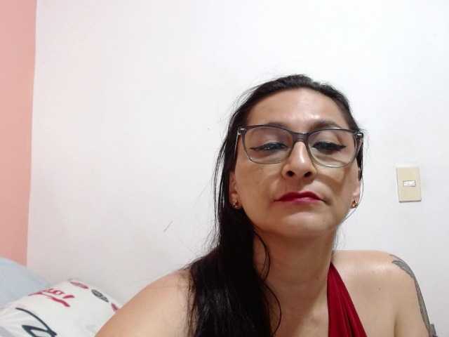 KarinaSuarez1 live cam on BongaCams