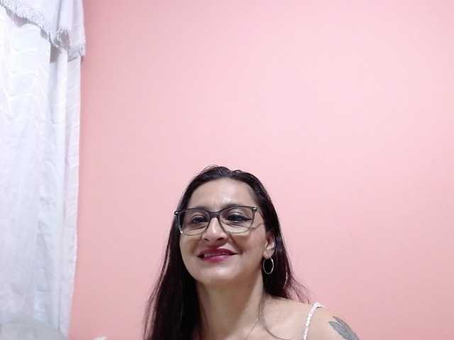 KarinaSuarez1 live cam preview