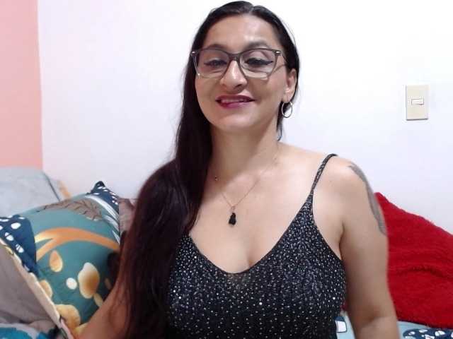 KarinaSuarez1 live cam on BongaCams