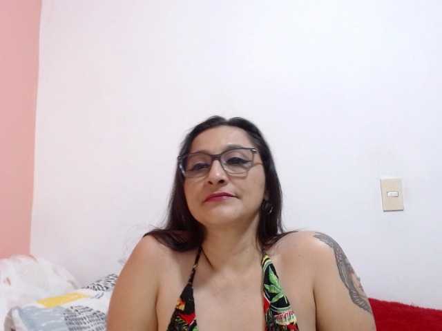KarinaSuarez1 live cam on BongaCams
