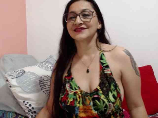 KarinaSuarez1 Live Webcam on BongaCams