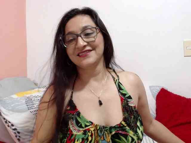 KarinaSuarez1 Live Webcam on BongaCams
