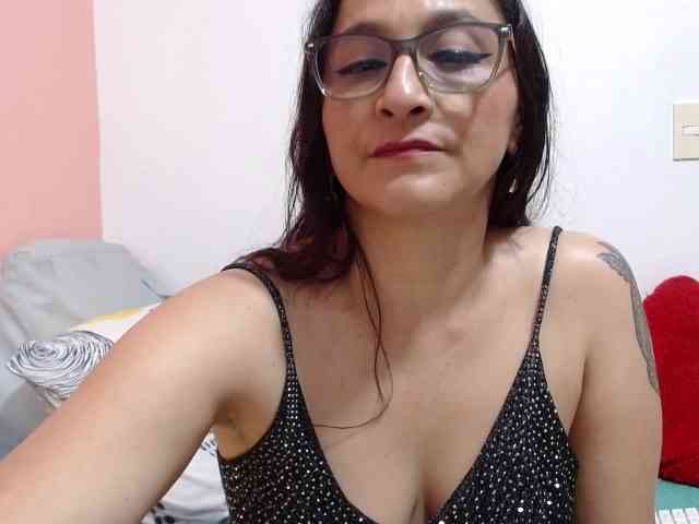 karinasuarez1's live room