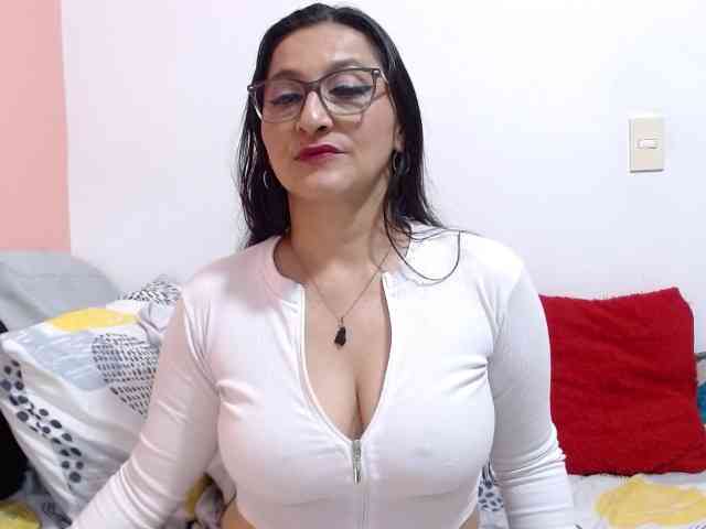 live web cam KarinaSuarez1