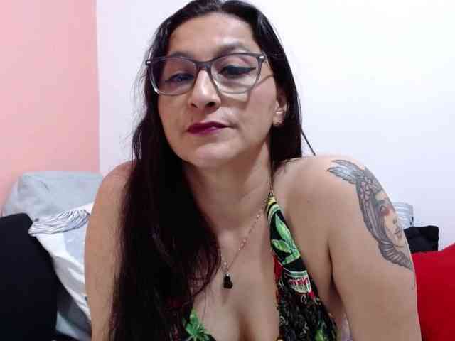 KarinaSuarez1 Live Webcam on BongaCams