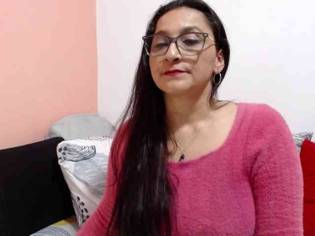KarinaSuarez1 Live Webcam on BongaCams