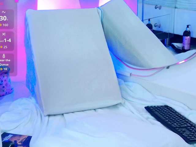 MiaSton live cam on BongaCams