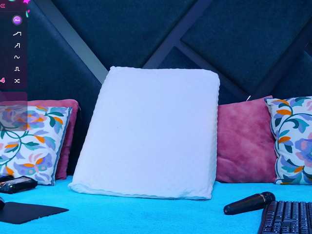 MiaSton live cam on BongaCams