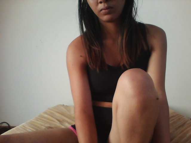 PrettyLie live cam on BongaCams