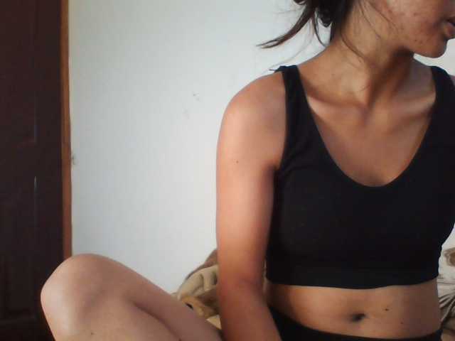 PrettyLie live cam on BongaCams