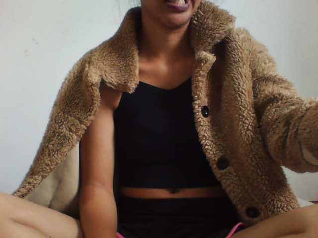 PrettyLie live cam on BongaCams