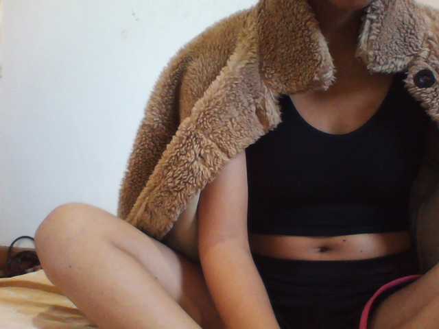 PrettyLie live cam on BongaCams