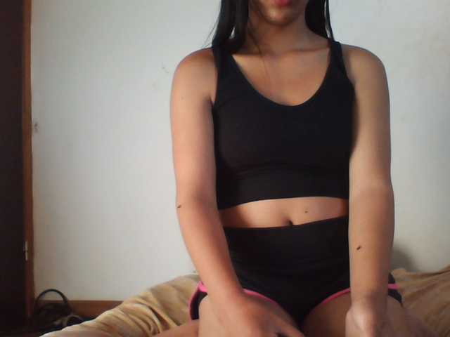 PrettyLie live cam on BongaCams