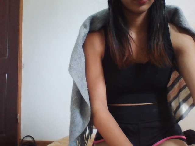 PrettyLie live cam on BongaCams