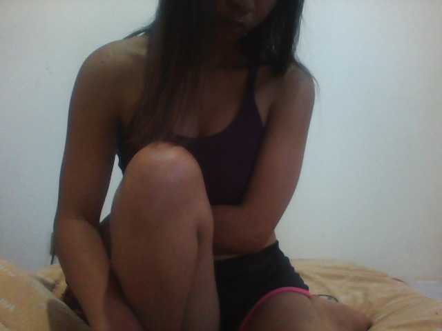 PrettyLie live cam on BongaCams