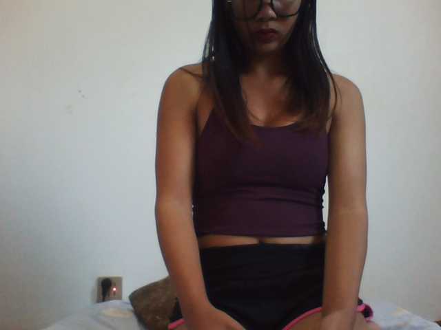 PrettyLie live cam on BongaCams