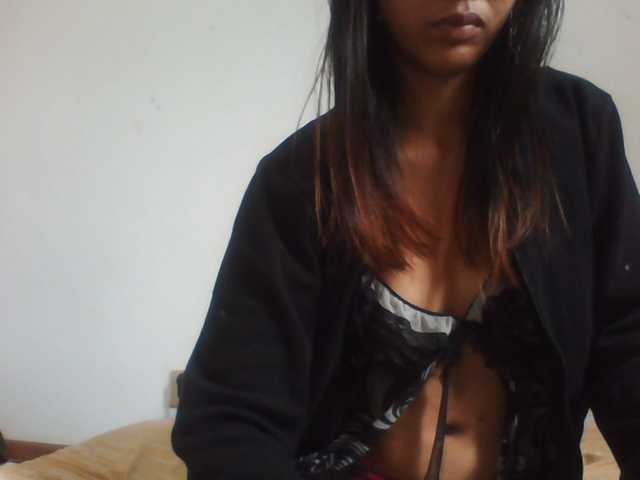 PrettyLie live cam on BongaCams