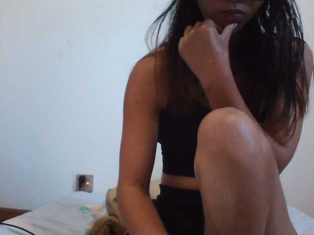 le modèle PrettyLie est en webcam porno dans un show sur le site bongacams, il possède les tags suivants: White/Caucasian,Brunette,Shaved