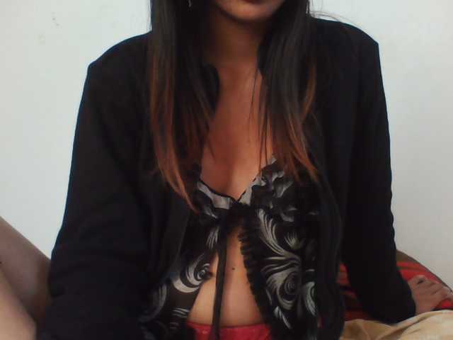 PrettyLie live cam on BongaCams