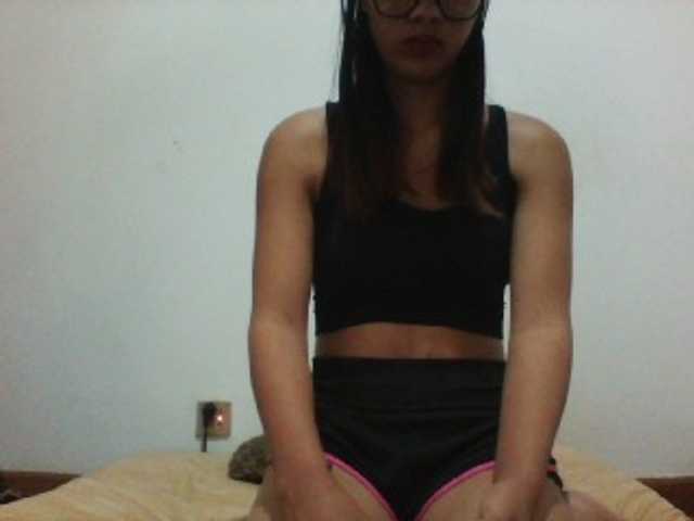 PrettyLie live cam on BongaCams