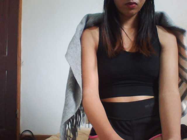 PrettyLie live cam on BongaCams
